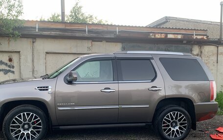 Cadillac Escalade III, 2011 год, 1 800 000 рублей, 3 фотография