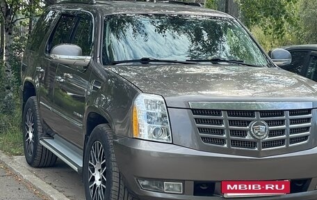 Cadillac Escalade III, 2011 год, 1 800 000 рублей, 2 фотография