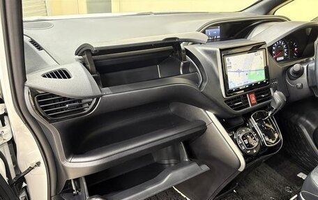 Toyota Voxy III, 2021 год, 1 864 009 рублей, 13 фотография