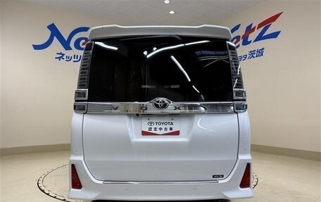 Toyota Voxy III, 2021 год, 1 864 009 рублей, 5 фотография