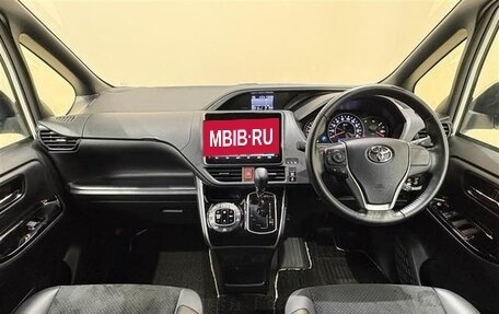 Toyota Voxy III, 2021 год, 1 864 009 рублей, 8 фотография