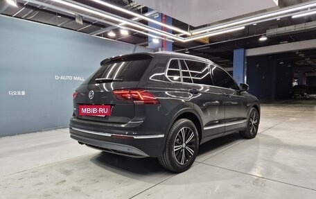 Volkswagen Tiguan II, 2019 год, 2 490 000 рублей, 5 фотография
