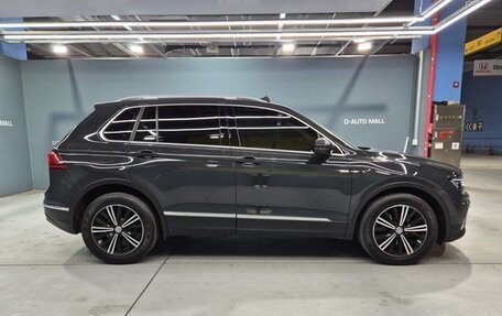 Volkswagen Tiguan II, 2019 год, 2 490 000 рублей, 6 фотография