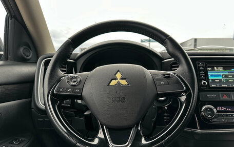 Mitsubishi Outlander III рестайлинг 3, 2017 год, 1 995 000 рублей, 6 фотография