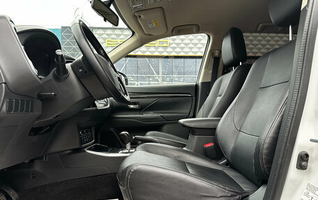 Mitsubishi Outlander III рестайлинг 3, 2017 год, 1 995 000 рублей, 13 фотография