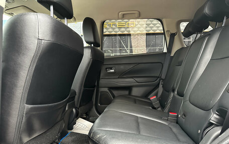 Mitsubishi Outlander III рестайлинг 3, 2017 год, 1 995 000 рублей, 14 фотография