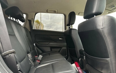 Mitsubishi Outlander III рестайлинг 3, 2017 год, 1 995 000 рублей, 15 фотография