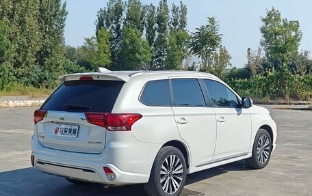 Mitsubishi Outlander III рестайлинг 3, 2022 год, 1 870 008 рублей, 5 фотография