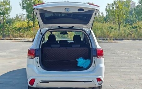 Mitsubishi Outlander III рестайлинг 3, 2022 год, 1 870 008 рублей, 10 фотография