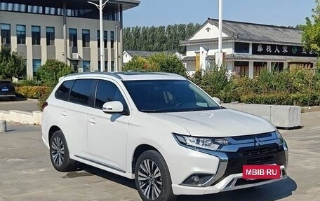 Mitsubishi Outlander III рестайлинг 3, 2022 год, 1 870 008 рублей, 4 фотография