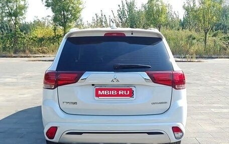 Mitsubishi Outlander III рестайлинг 3, 2022 год, 1 870 008 рублей, 6 фотография