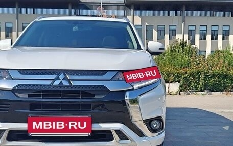 Mitsubishi Outlander III рестайлинг 3, 2022 год, 1 870 008 рублей, 3 фотография