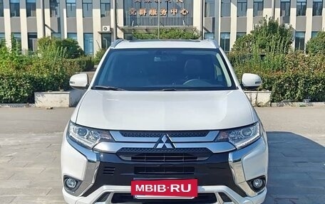 Mitsubishi Outlander III рестайлинг 3, 2022 год, 1 870 008 рублей, 2 фотография