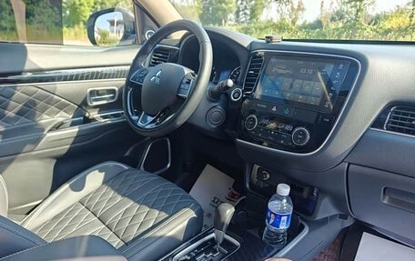 Mitsubishi Outlander III рестайлинг 3, 2022 год, 1 870 008 рублей, 19 фотография