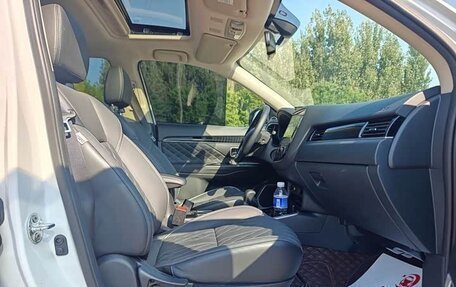 Mitsubishi Outlander III рестайлинг 3, 2022 год, 1 870 008 рублей, 21 фотография