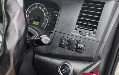Toyota ISis I, 2012 год, 949 000 рублей, 6 фотография