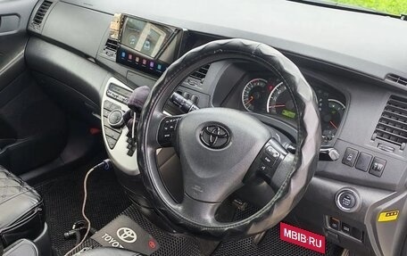 Toyota ISis I, 2012 год, 949 000 рублей, 5 фотография