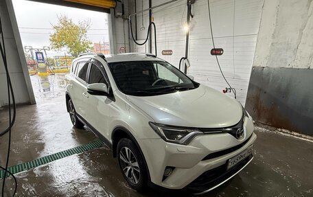 Toyota RAV4, 2017 год, 2 350 000 рублей, 2 фотография