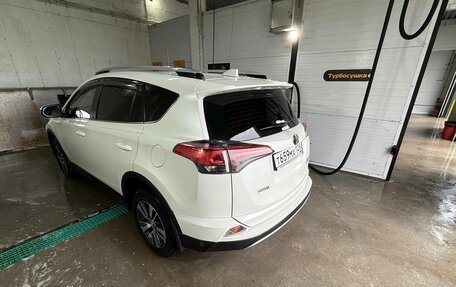 Toyota RAV4, 2017 год, 2 350 000 рублей, 6 фотография