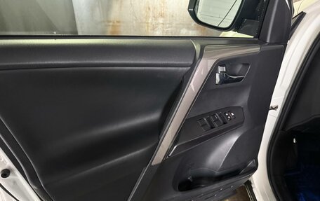 Toyota RAV4, 2017 год, 2 350 000 рублей, 12 фотография