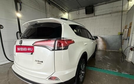 Toyota RAV4, 2017 год, 2 350 000 рублей, 8 фотография