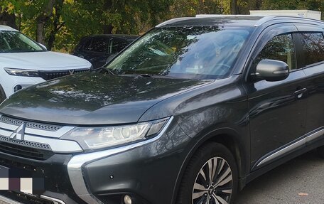 Mitsubishi Outlander III рестайлинг 3, 2020 год, 2 100 000 рублей, 1 фотография