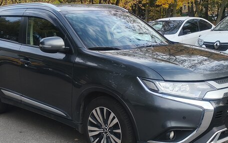 Mitsubishi Outlander III рестайлинг 3, 2020 год, 2 100 000 рублей, 6 фотография