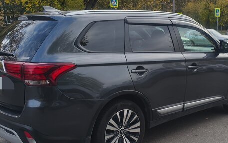Mitsubishi Outlander III рестайлинг 3, 2020 год, 2 100 000 рублей, 7 фотография