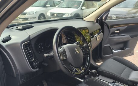 Mitsubishi Outlander III рестайлинг 3, 2020 год, 2 100 000 рублей, 17 фотография