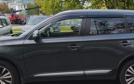 Mitsubishi Outlander III рестайлинг 3, 2020 год, 2 100 000 рублей, 10 фотография