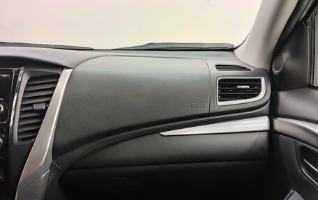 Mitsubishi Pajero Sport III рестайлинг, 2018 год, 2 600 000 рублей, 12 фотография