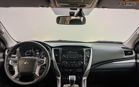 Mitsubishi Pajero Sport III рестайлинг, 2018 год, 2 600 000 рублей, 9 фотография