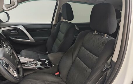 Mitsubishi Pajero Sport III рестайлинг, 2018 год, 2 600 000 рублей, 16 фотография