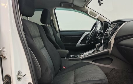 Mitsubishi Pajero Sport III рестайлинг, 2018 год, 2 600 000 рублей, 20 фотография