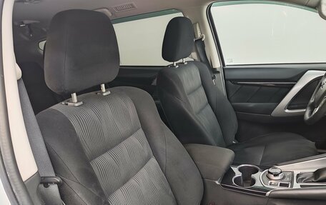 Mitsubishi Pajero Sport III рестайлинг, 2018 год, 2 600 000 рублей, 21 фотография