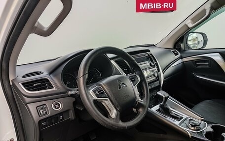 Mitsubishi Pajero Sport III рестайлинг, 2018 год, 2 600 000 рублей, 14 фотография