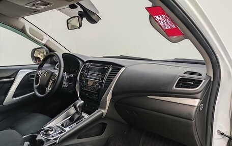 Mitsubishi Pajero Sport III рестайлинг, 2018 год, 2 600 000 рублей, 19 фотография