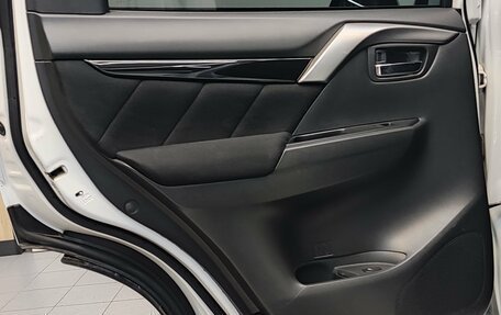 Mitsubishi Pajero Sport III рестайлинг, 2018 год, 2 600 000 рублей, 34 фотография