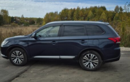 Mitsubishi Outlander III рестайлинг 3, 2019 год, 2 970 000 рублей, 2 фотография