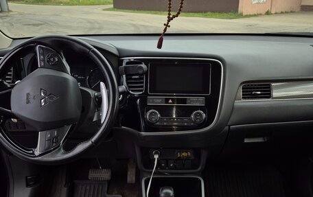 Mitsubishi Outlander III рестайлинг 3, 2019 год, 2 970 000 рублей, 6 фотография