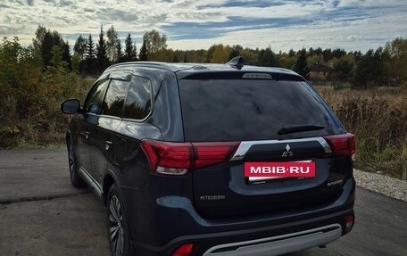 Mitsubishi Outlander III рестайлинг 3, 2019 год, 2 970 000 рублей, 4 фотография