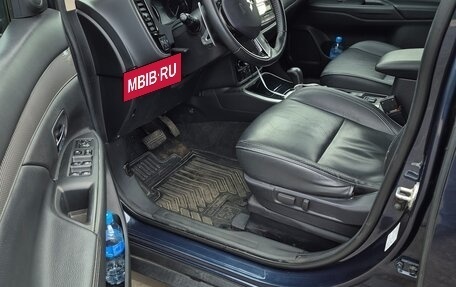 Mitsubishi Outlander III рестайлинг 3, 2019 год, 2 970 000 рублей, 5 фотография