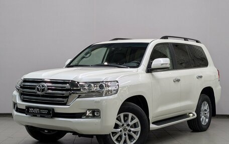 Toyota Land Cruiser 200, 2017 год, 8 300 000 рублей, 1 фотография