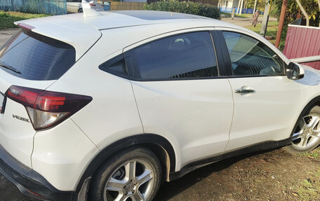 Honda Vezel, 2020 год, 1 900 000 рублей, 4 фотография
