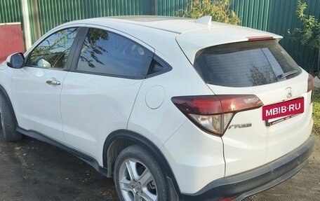 Honda Vezel, 2020 год, 1 900 000 рублей, 3 фотография