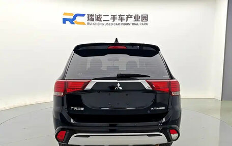 Mitsubishi Outlander III рестайлинг 3, 2022 год, 2 291 255 рублей, 6 фотография