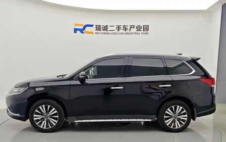 Mitsubishi Outlander III рестайлинг 3, 2022 год, 2 291 255 рублей, 4 фотография