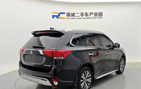 Mitsubishi Outlander III рестайлинг 3, 2022 год, 2 291 255 рублей, 7 фотография