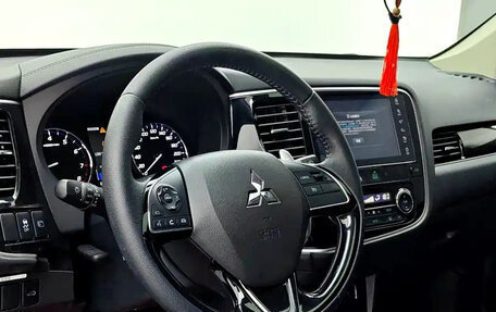 Mitsubishi Outlander III рестайлинг 3, 2022 год, 2 291 255 рублей, 9 фотография