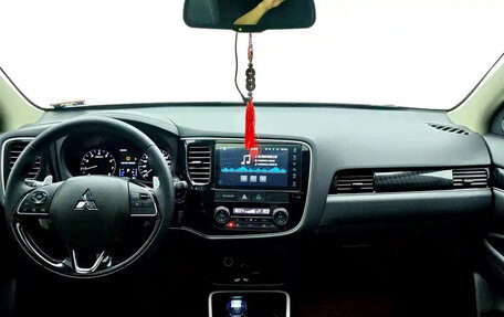 Mitsubishi Outlander III рестайлинг 3, 2022 год, 2 291 255 рублей, 10 фотография